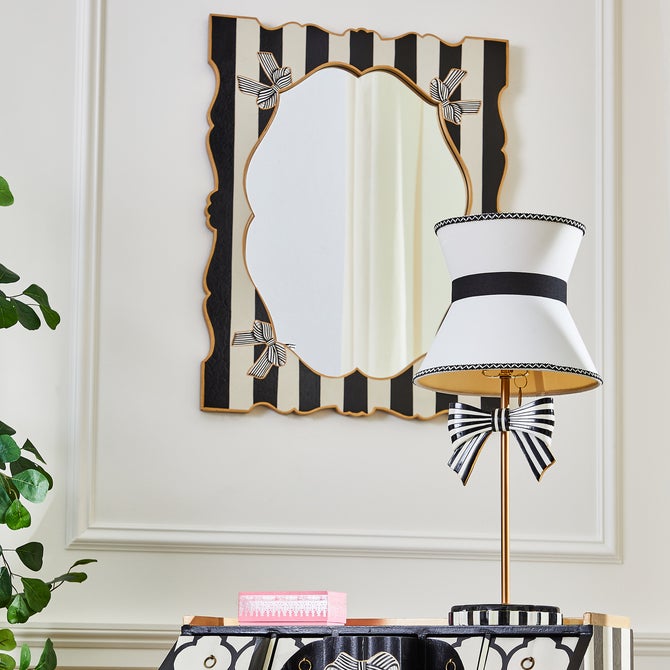 Pretty As A Bow Table Lamp image number 3