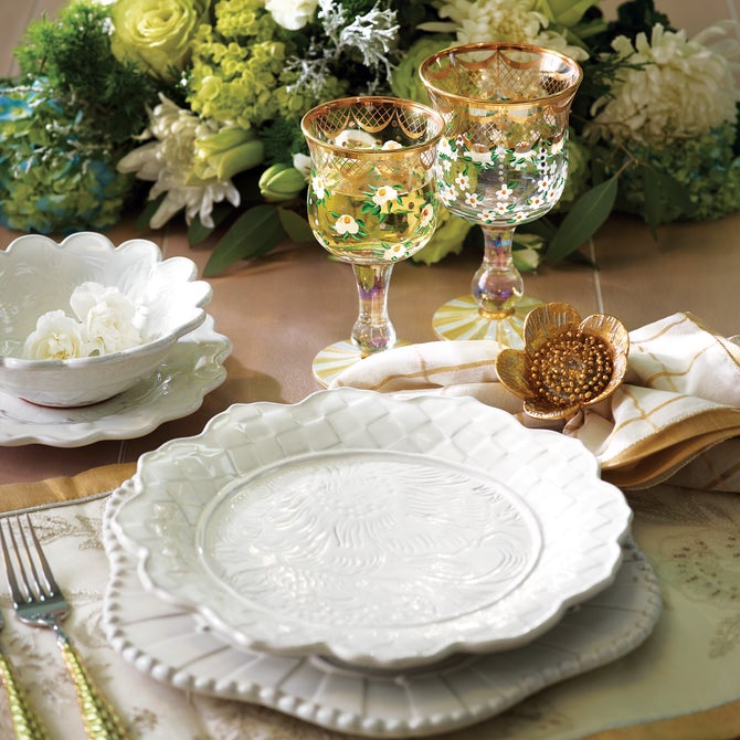 Sweetbriar Dinner Plate image number 1