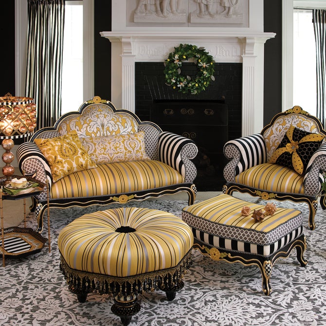 Queen Bee Ottoman image number 1