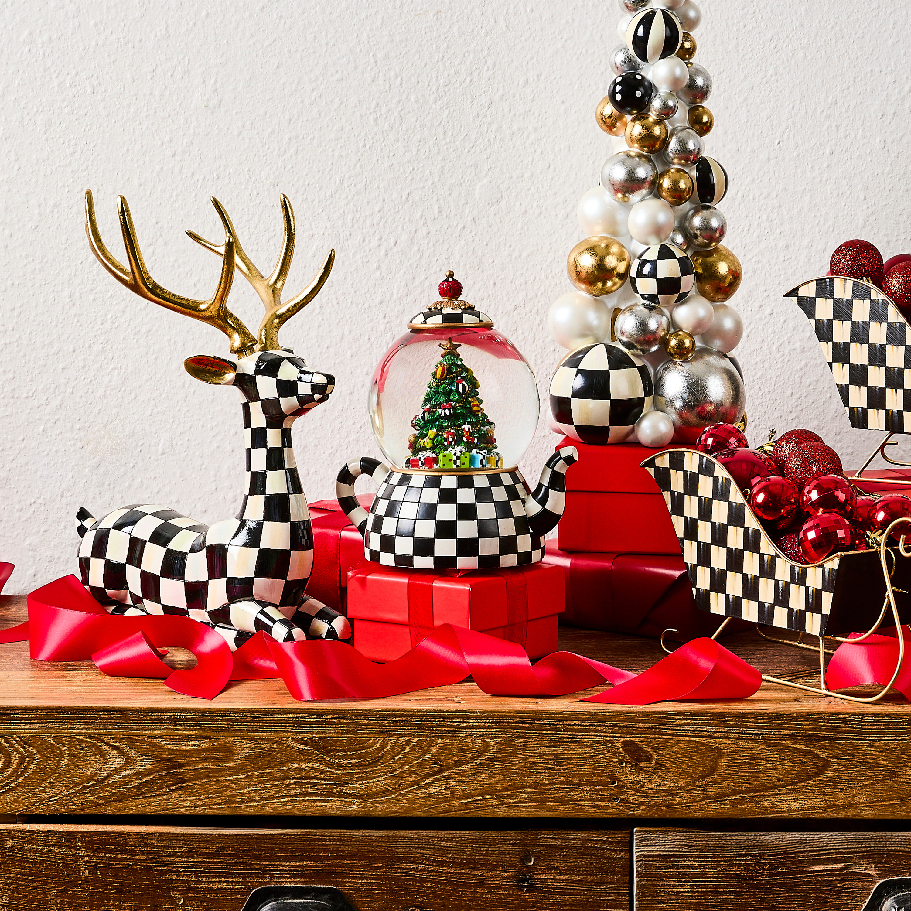 Courtly Teapot Snow Globe