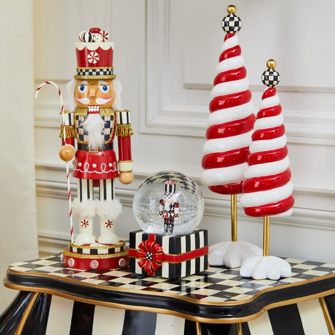 Nutcracker Gift Snow Globe image number 5