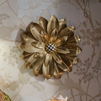 Courtly Golden Large Wallflower