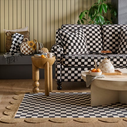 Black Check with Jute Scallops 1'11.25" x 3'8.5" Rug
