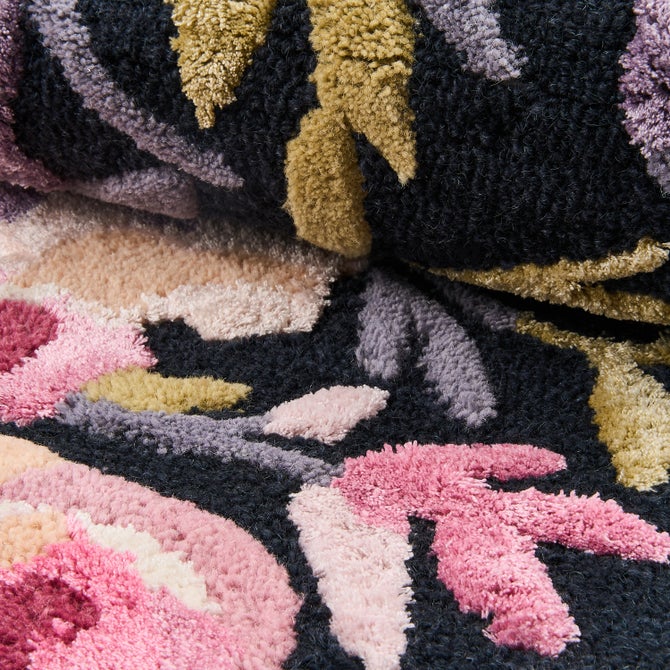 Violet Roses 6' Round Rug image number 1