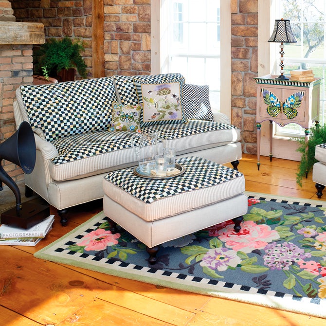 Tudor Rose 3' x 5' Rug image number 1