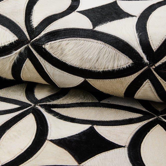 White Kyoto Hair on Hide 6' Round Rug image number 1