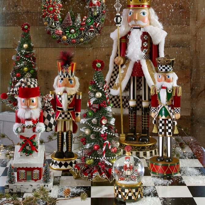 Castle Guard Nutcracker image number 2