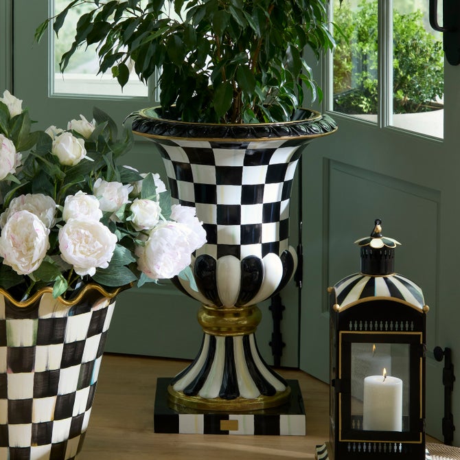 Courtly Check Pedestal Urn image number 9