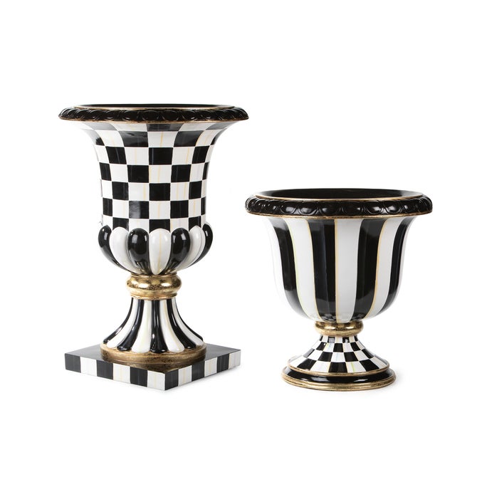 Courtly Check Pedestal Urn image number 4