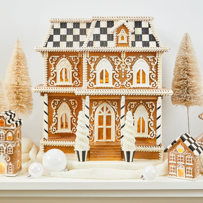 Gingerbread Illuminated House image number 3