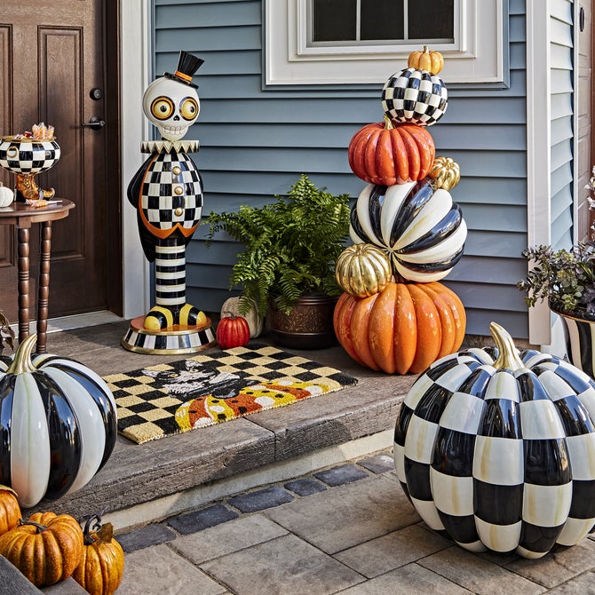 Pumpkin Patch Trophy Topiary image number 1