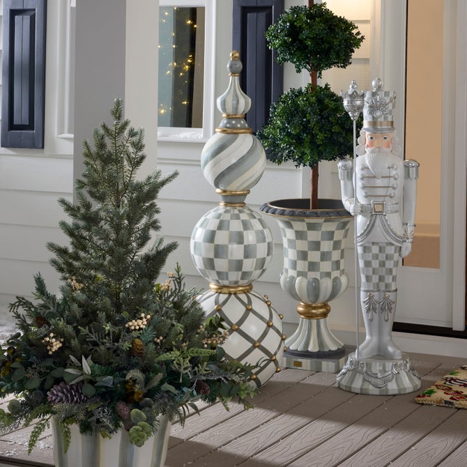 Sterling Check Trophy Topiary image number 2