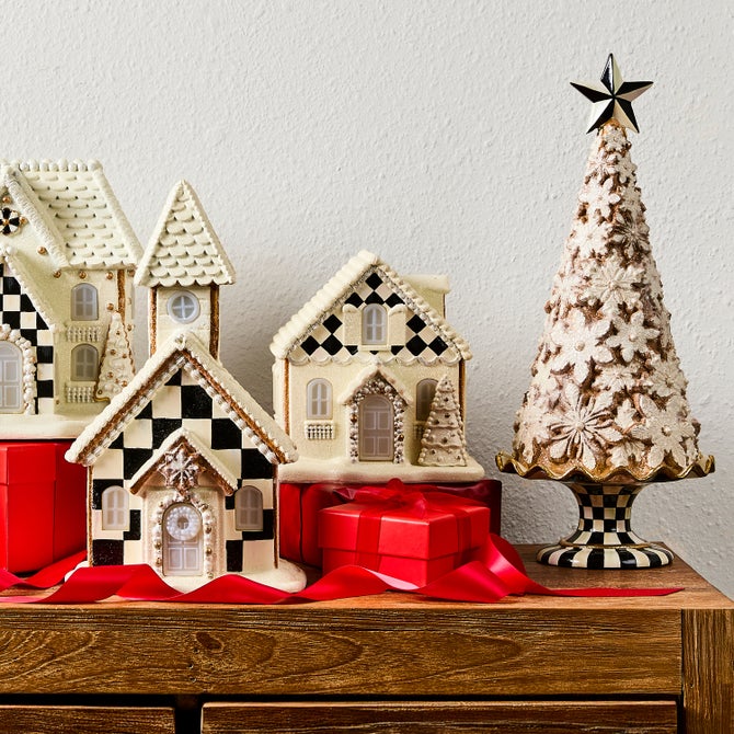 Gingerbread Illuminated Cottage image number 7