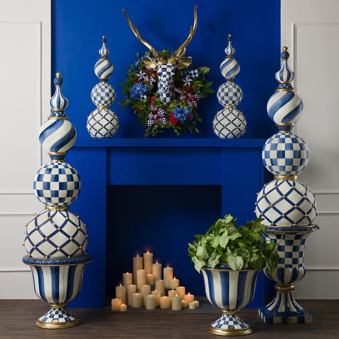 Royal Check Pedestal Urn image number 1