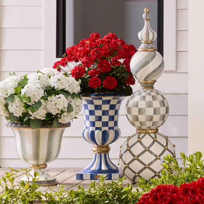 Royal Check Pedestal Urn image number 6