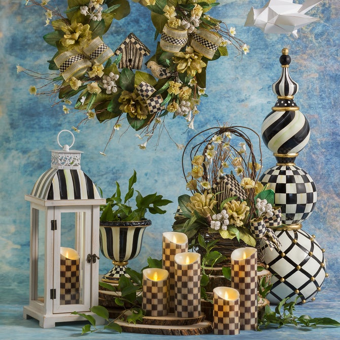 Courtly Check Pedestal Tabletop Urn image number 3