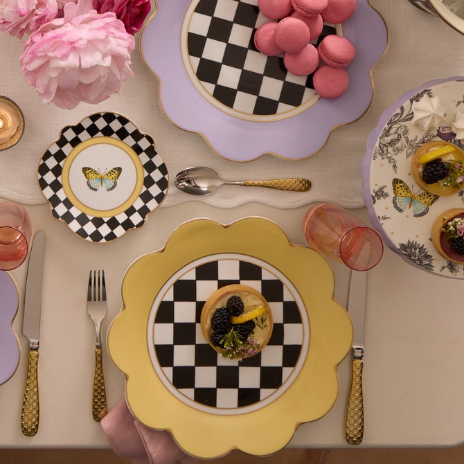 Buttercream Petal Dinner Plate image number 1