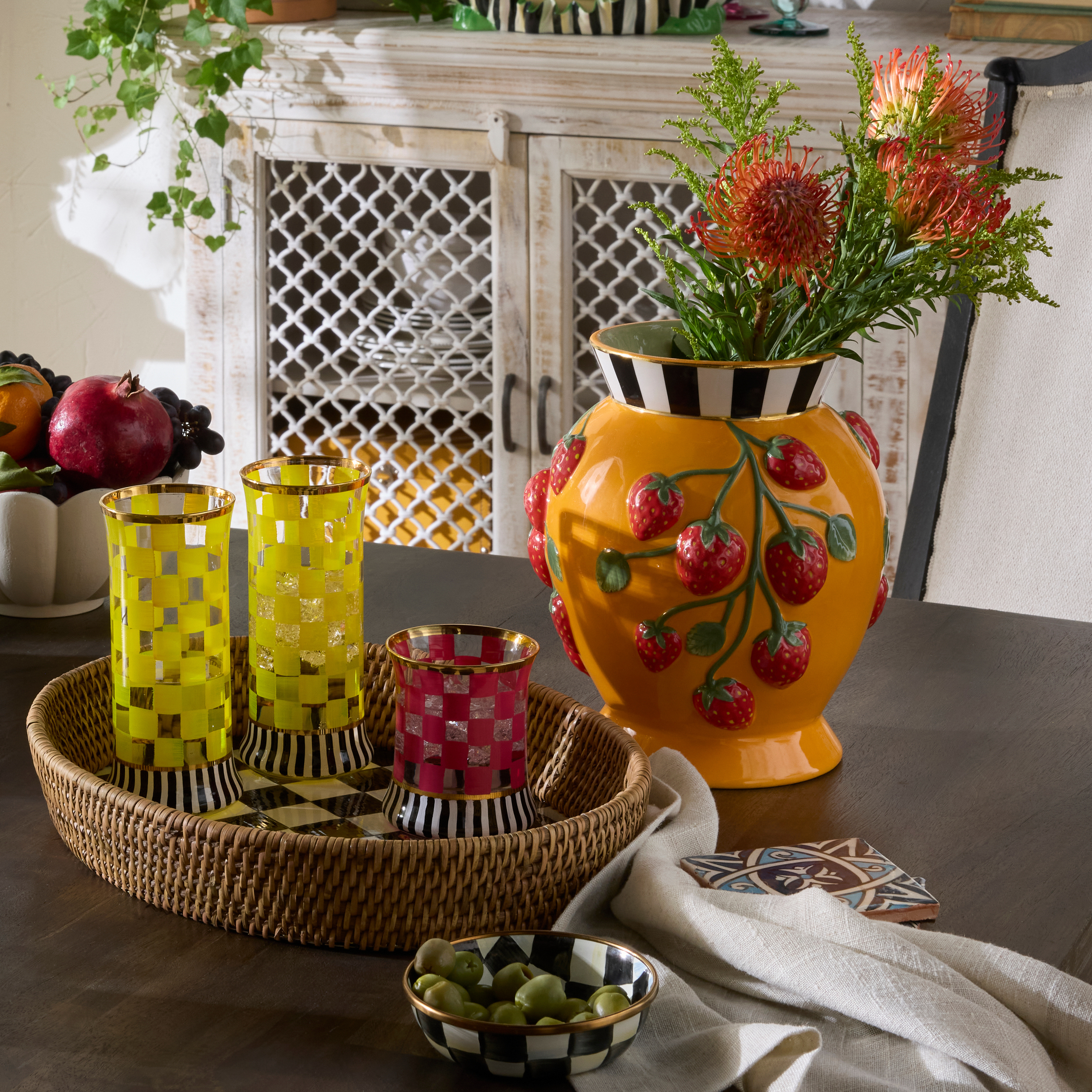 セールMacKenzie-Childs 2026新商品 いちごデザイン 陶器花瓶 MacKenzie-Childs | Tutti Frutti Strawberry Vase