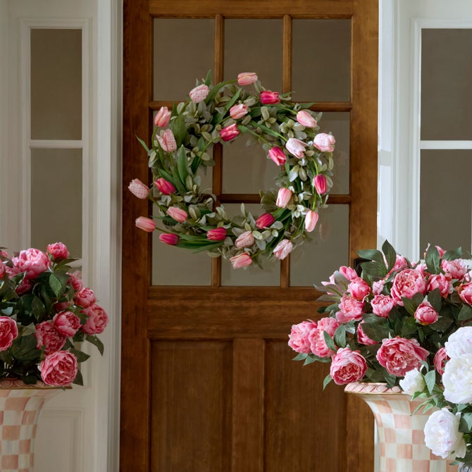 Rosy Check Tulip 28" Wreath image number 1