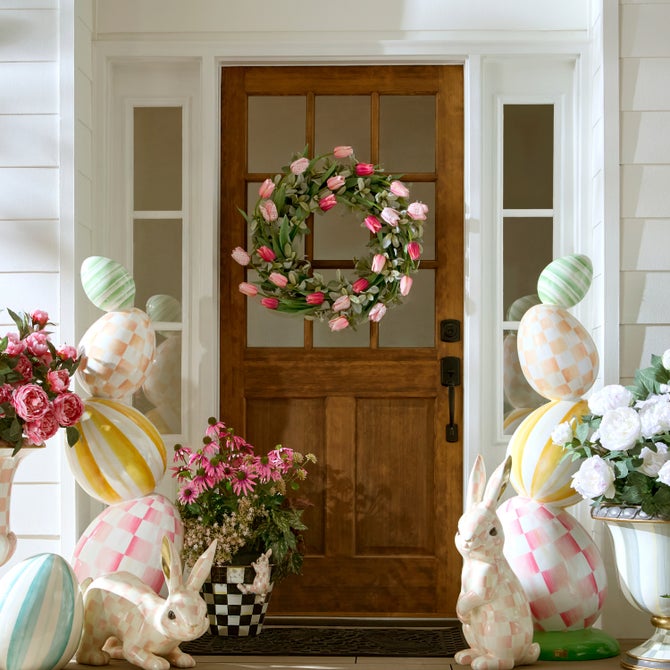 Rosy Check Tulip 28" Wreath image number 3
