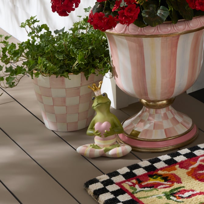 Rosy Fergal the Frog with Heart Decor image number 4