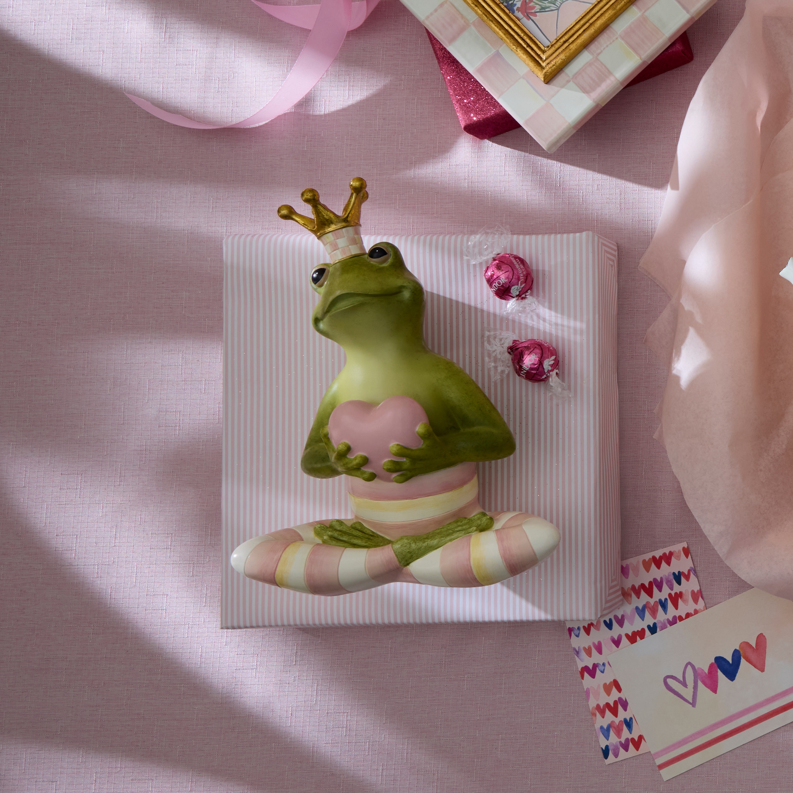 MacKenzie-Childs | Rosy Fergal the Frog with Heart Decor
