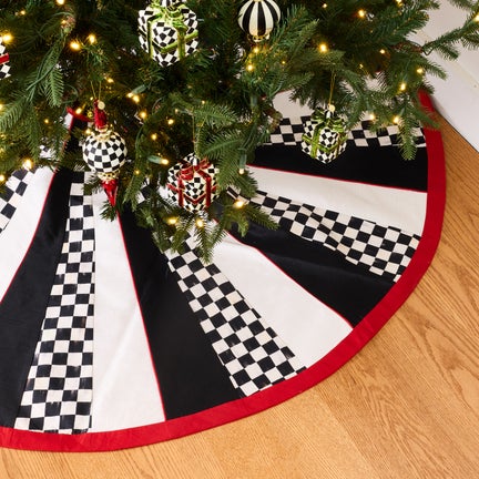 Traditional Courtly Tree Skirt
