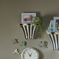 Courtly Stripe Small Corbel