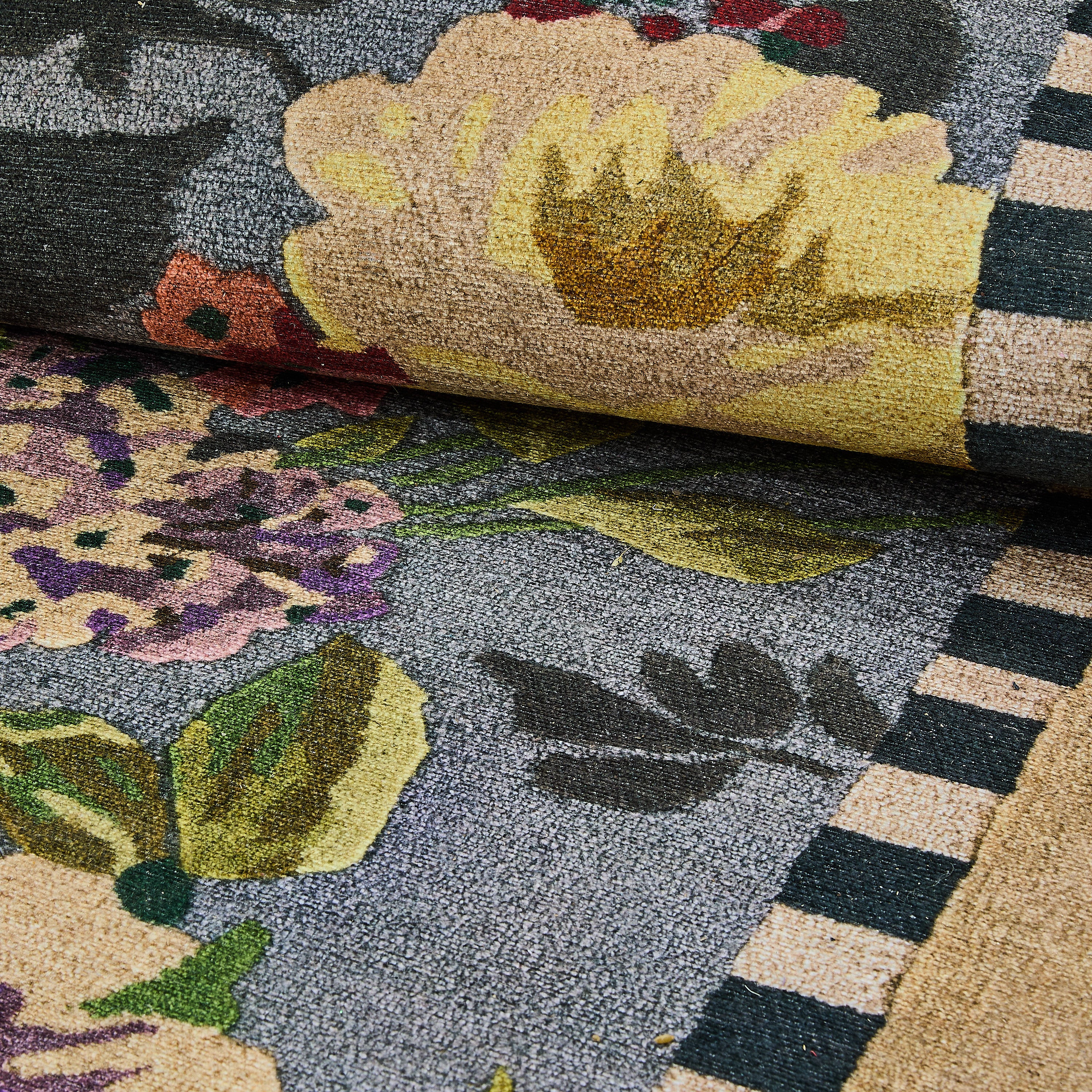 MacKenzie-Childs | Tudor Rose 3' x 5' Washable Rug