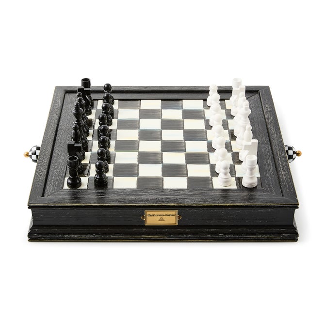 Courtly Check Chess Set image number 0