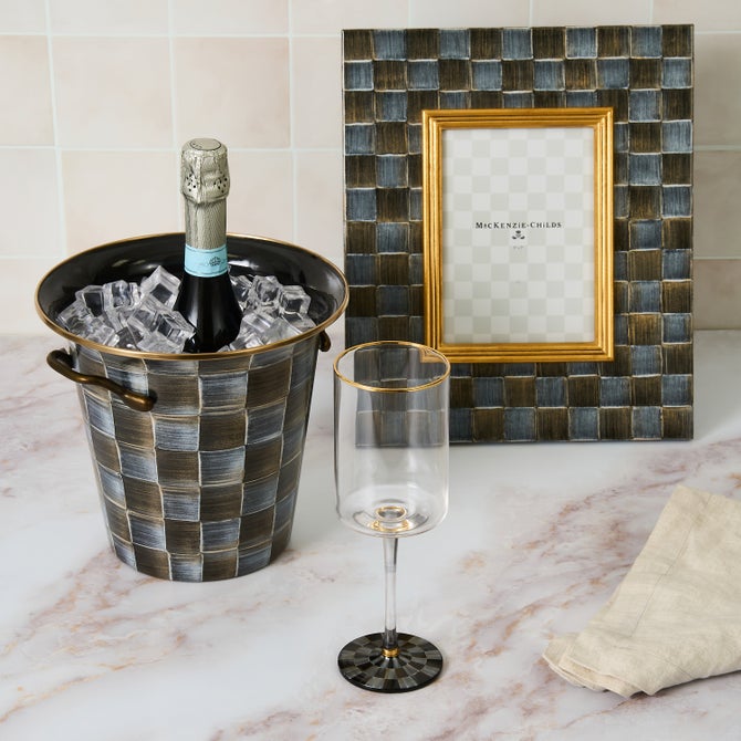 Sophisticheck Wine Glass image number 1