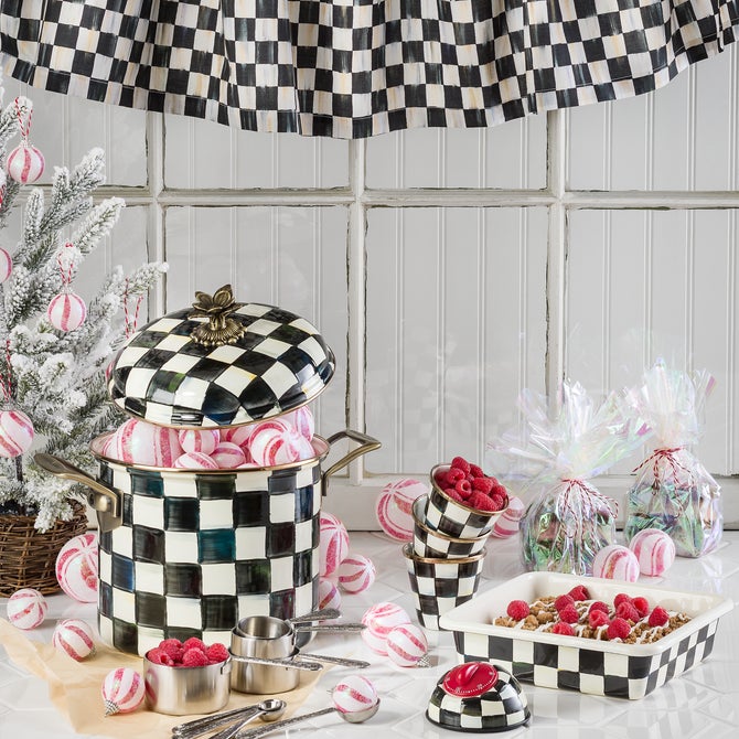 Courtly Check Cafe Valance image number 1