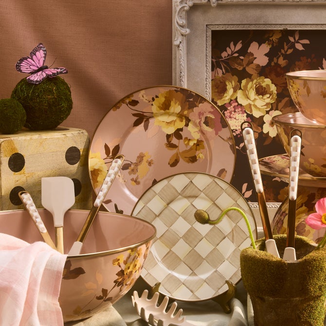 Wild Rose Mauve Dinner Plate image number 4