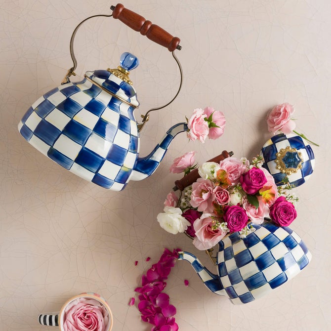Royal Check 3 Quart Tea Kettle image number 3