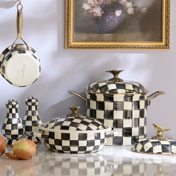 Courtly Check 7 Quart Stockpot image number 12