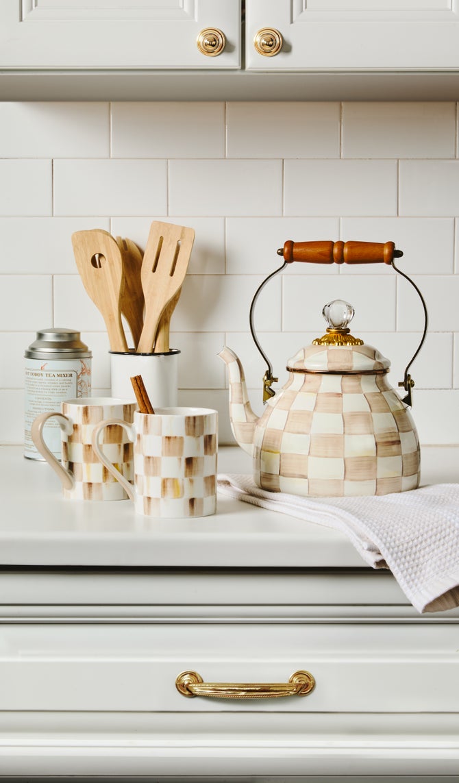 Mocha Check 2 Quart Kettle & Porcelain Mug Set image number 1