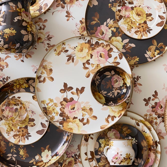 Wild Rose White Round Tray image number 1