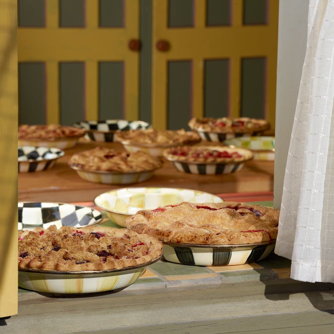 Courtly Check Pie Plate image number 9