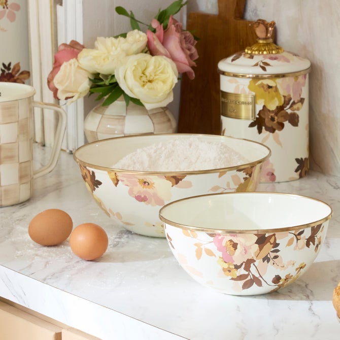 Wild Rose White Medium Everyday Bowl image number 1