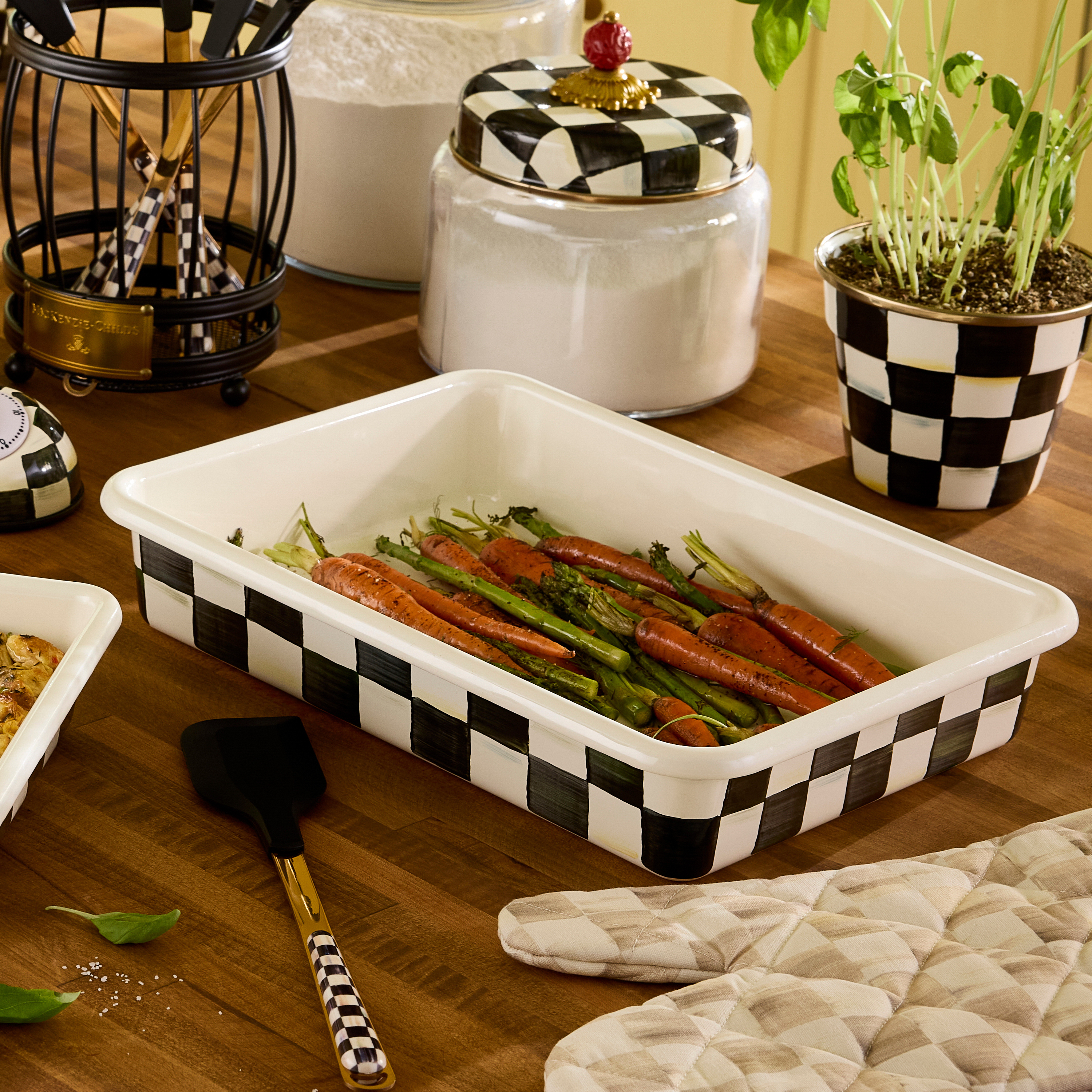 MacKenzie-Childs Courtly Check Enamel Baking Set - Thumbnail 3