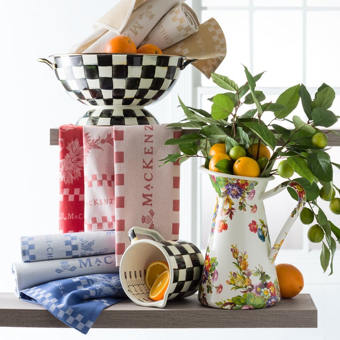 Courtly Check 7 Cup Measuring Cup image number 1
