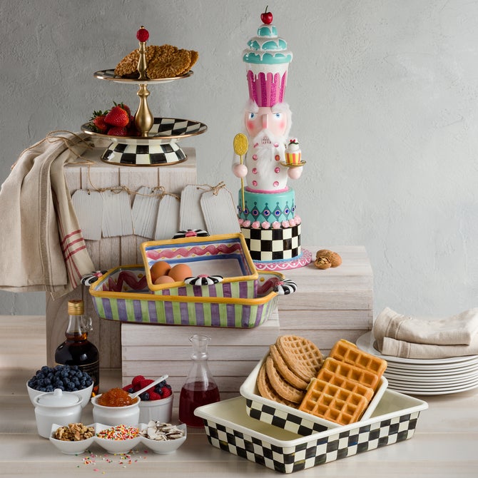 Courtly Check Two Tier Sweet Stand image number 3