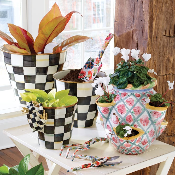 Courtly Check Small Garden Pot image number 9