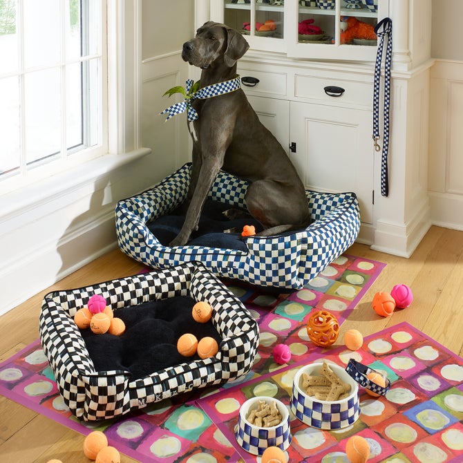 Courtly Check Lulu Small Pet Bed image number 1